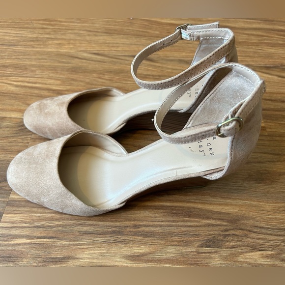 Nude Wedge Sling Backs - Picture 2 of 4